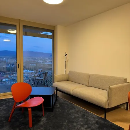 アパート Grand プレショフ