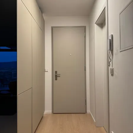 Grand Apartment *